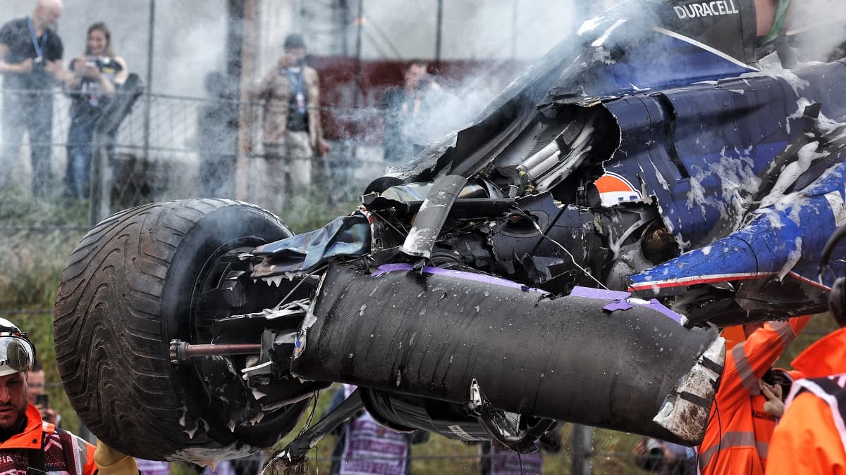 La grosse frayeur de Sargeant sorti indemne d'une voiture en feu après un crash lors des essais libres du Grand Prix des Pays-Bas, le 24 août 2024 La grosse frayeur de Sargeant sorti indemne d'une voiture en feu après un crash lors des essais libres du Grand Prix des Pays-Bas, le 24 août 2024