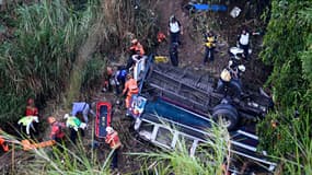 Un bus est tombé dans un ravin à Guatemala City, le 10 février 2025. 