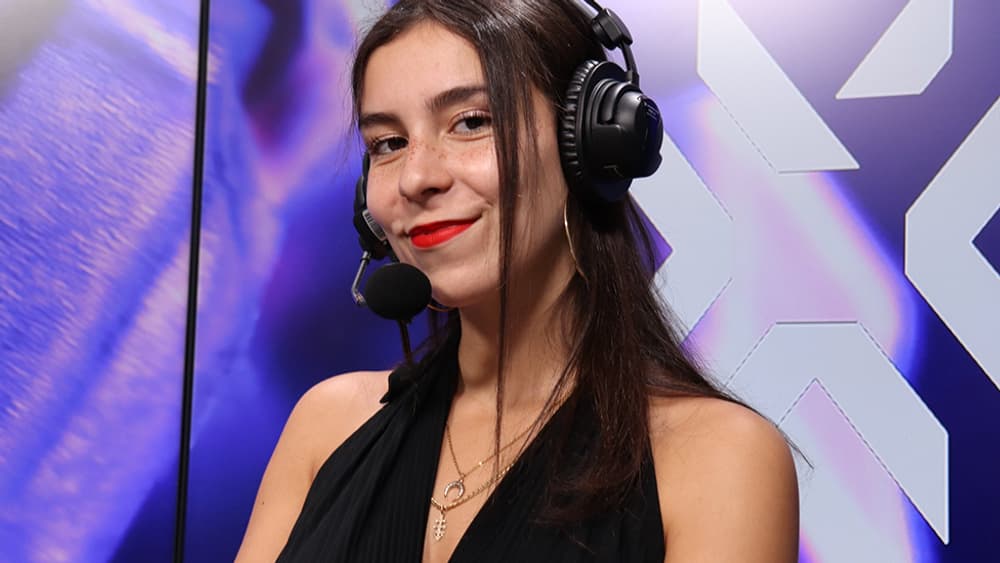 Lou "Loupiote" Henguelle est joueuse de Valorant et casteuse aussi