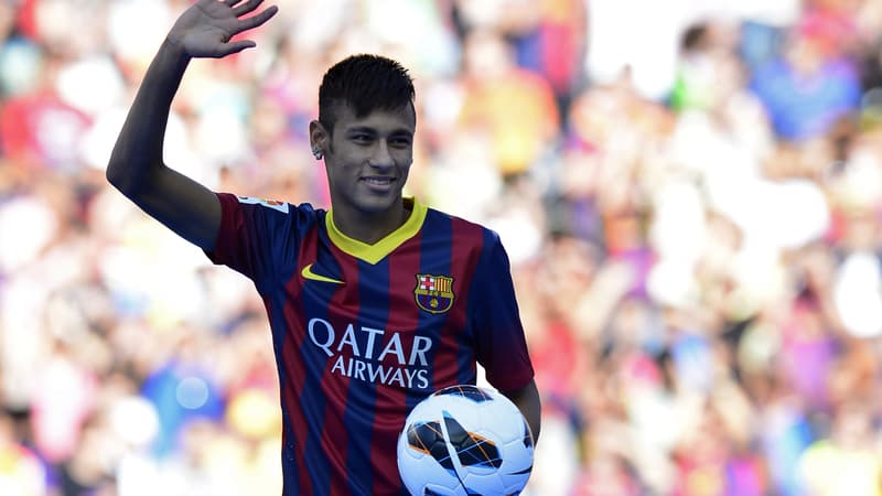Neymar présenté au public de Barcelone en 2013.