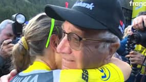 Pauline Ferrand-Prévot avec son père Dany lors du Tour de France féminin, le 3 août 2025 à Châtel