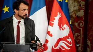 Le candidat EELV à la mairie de Lyon, Gregory Doucet, prononce un discours après avoir été élu maire de Lyon, le 4 juillet 2020