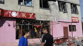 Les dégât à Marioupol en Ukraine au lendemain d'une nuit secouée par des tirs