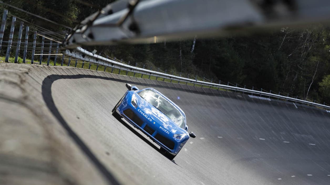 La Ferrari 488 GTB a été réalisée par la division sur-mesure du constructeur italien. La Ferrari 488 GTB a été réalisée par la division sur-mesure du constructeur italien.