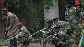 Des militaires kenyans postés aux alentours du centre commercial, lundi matin.