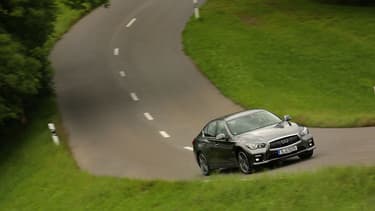 L'Infiniti Q50 passe à 400 chevaux pour aller chercher la BMW M3.