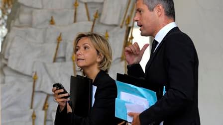Les ministres du Budget, Valérie Pécresse, et de l'Enseignement supérieur, Laurent Wauquiez, à la sortie du conseil des ministres. Les membres du gouvernement ne sont jamais en vacances, mais prennent seulement du repos, a prévenu Nicolas Sarkozy jeudi ma
