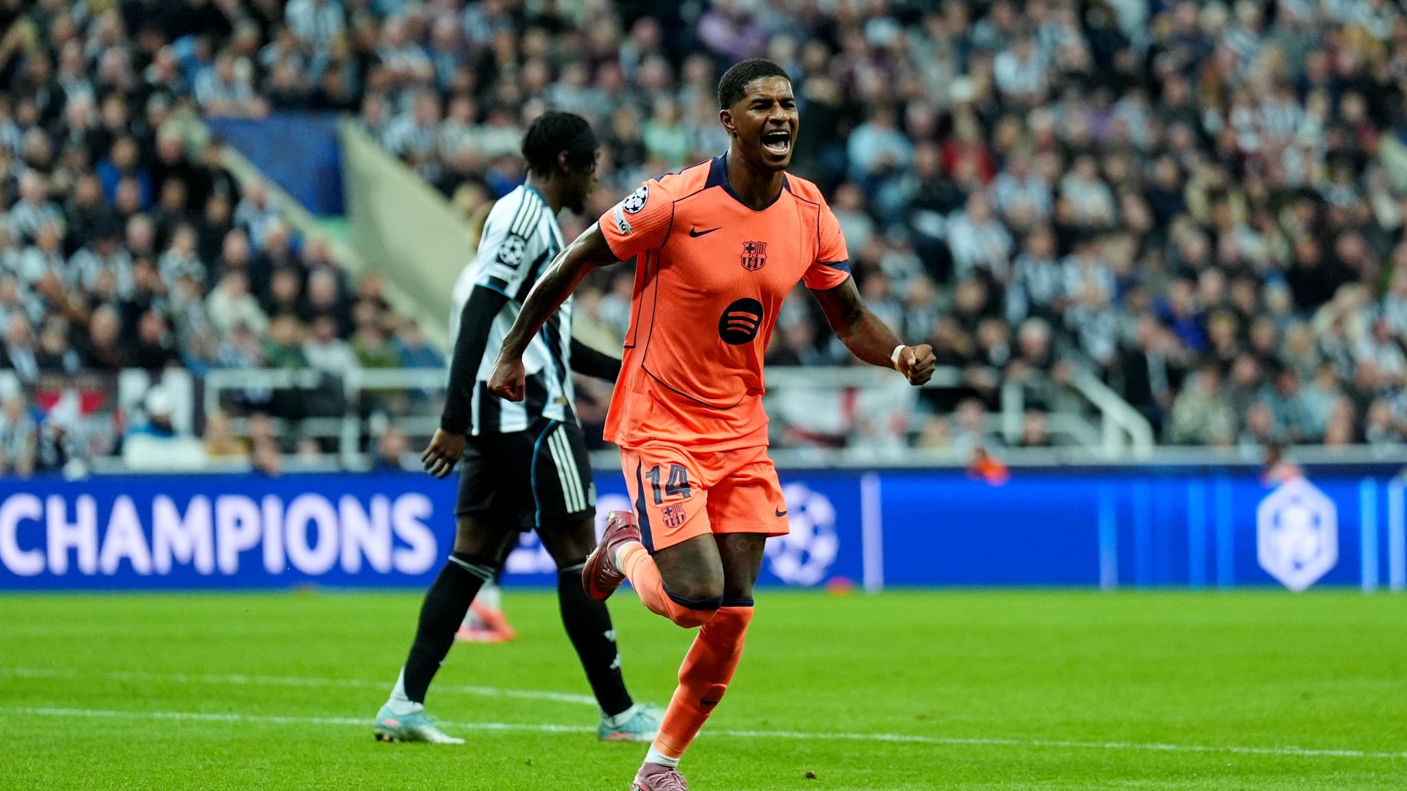LIGUE DES CHAMPIONS: RASHFORD DÉBLOQUE SON COMPTEUR AVEC LE BARÇA ET OFFRE LE SUCCÈS FACE À NEWCASTLE AVEC UN SUPERBE DOUBLÉ