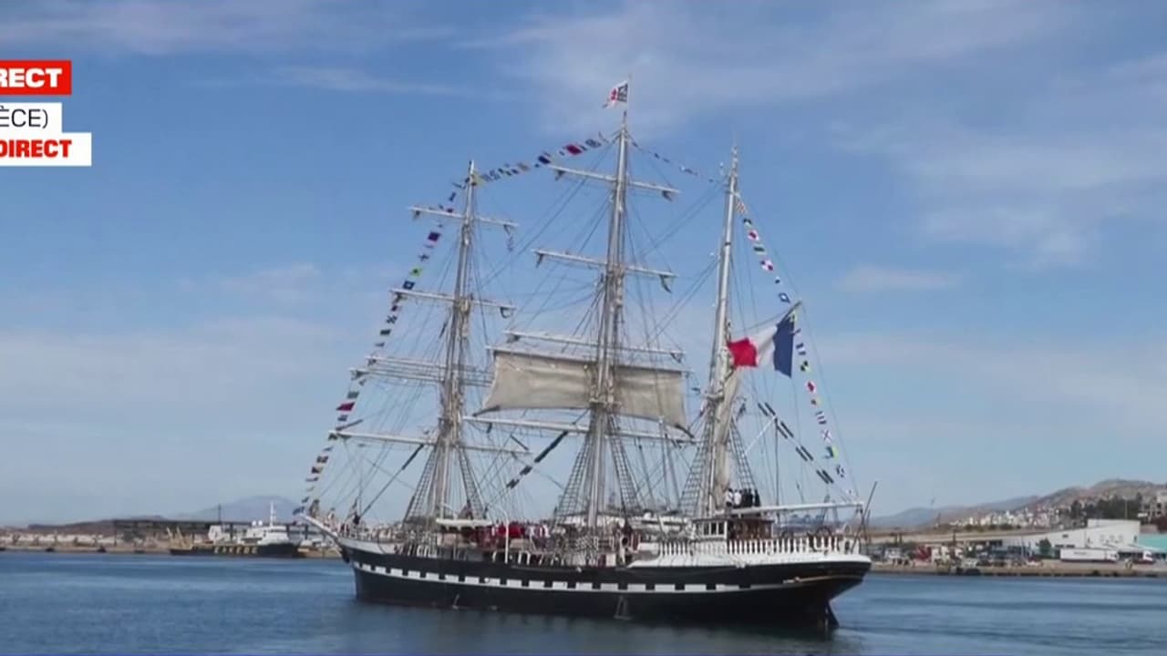 Le Belem quittant Athènes, le 27 avril 2024