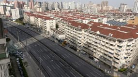 les rues de Shanghai, désertes lors d'un confinement pour lutter contre le Covid, le 1er avril 2022.