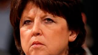Martine Aubry promet un milliard d'euros et 10.000 emplois publics au monde de la culture en cas de victoire à l'élection présidentielle de 2012, dans une tribune publiée mercredi dans Le Monde. /Photo d'archives/REUTERS/Benoît Tessier