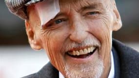 L'acteur et réalisateur américain Dennis Hopper, auteur d'"Easy Rider" en 1969, a succombé samedi à un cancer de la prostate à son domicile de Venice, en Californie. Il était âgé de 74 ans. /Photo prise le 26 mars 2010/REUTERS/Mario Anzuoni