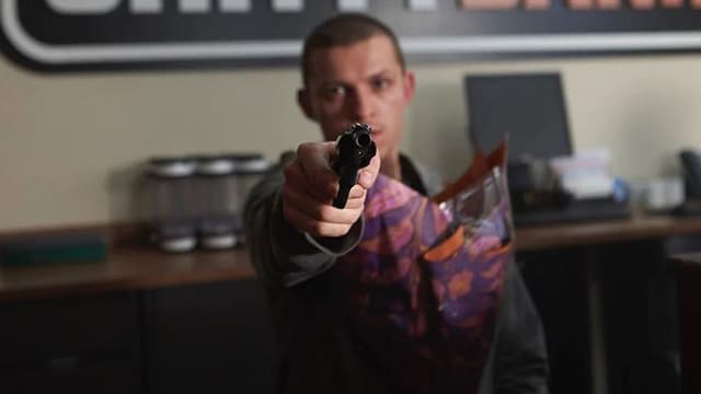 Tom Holland dans Cherry