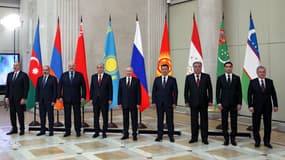 Vladimir Poutine en colmpagnie des huit autres dirigeants des pays membres de la CEI, le 26 décembre 2022 