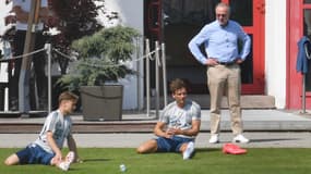 Karl-Heinz Rummenigge assiste à un entraînement du Bayern avant la reprise