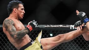 Charles Oliveira lors de son combat contre David Teymur en février 2019