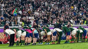 Les joueurs sud-africains saluent le public du Yokohama Stadium