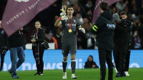 Emiliano Martinez avant Aston Villa-Wolverhampton.