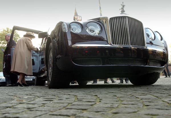 Britain's Queen Elizabeth II gets into her Bentley car in front of the Staendehaus in Duesseldorf 04 November 2004. The queen is on the last of a three-day state visit to Germany.