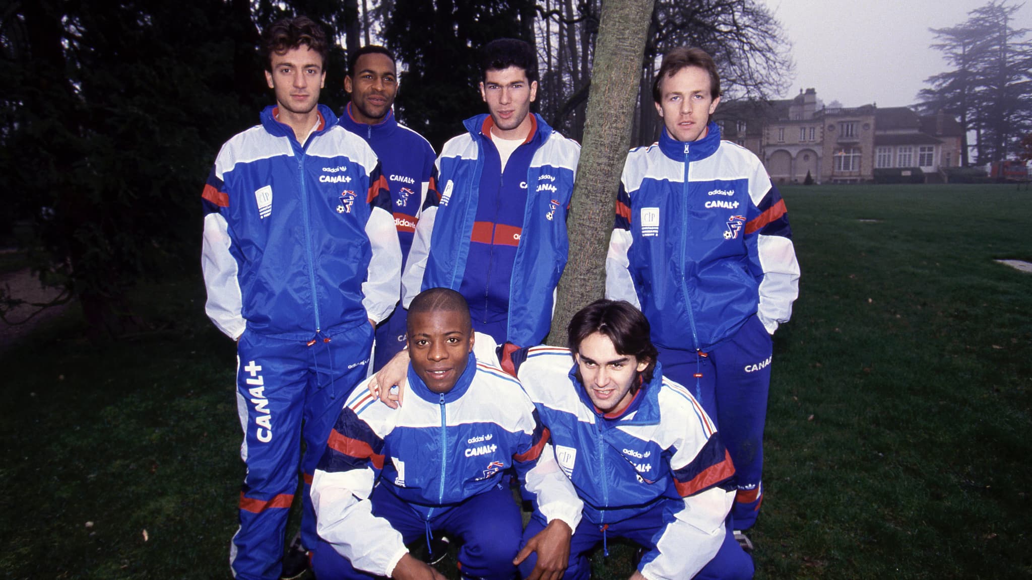 Zinédine Zidane avec Christophe Dugarry, Francis Llacer, Pascal Nouma et Reynald Pedros en équipe de France espoirs, le 14 février 1993