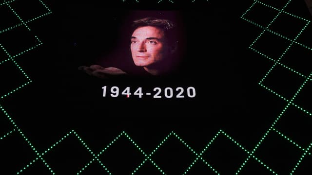 Un hommage à Roy Horn sur la façade d'un hôtel à Las Vegas