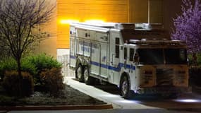 Un camion contenant des enveloppes suspectes quitte le centre de tri de Hyattsville, dans le Maryland, mardi dernier.