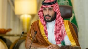 Une photo fournie par le Palais royal saoudien montre le prince héritier Mohammed ben Salmane prononçant un discours lors du forum "Saudi Green Initiative" à Ryad, le 23 octobre 2021