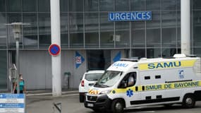 Entrée des urgences de l'hôpital de Bayonne, le 17 août 2021