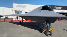 La maquette du nouveau drone de combat de Dassault, qui va accompagner le Rafale.