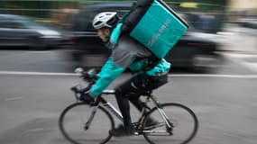 Un livreur Deliveroo en Grande-Bretagne (PHOTO D'ILLUSTRATION)