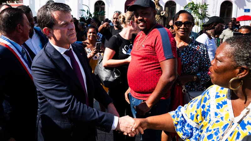 En visite en Martinique, Manuel Valls annonce un 