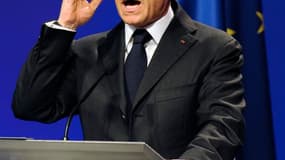 Nicolas Sarkozy a défendu samedi, à l'occasion de son cinquième meeting de campagne, à Bordeaux, une vision de la "République forte" qui fait respecter l'autorité de la loi, sanctionne les délinquants, préserve l'identité nationale et combat le clientélis