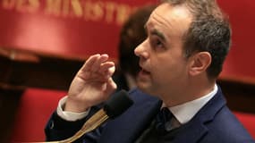 Le Premier ministre français Sébastien Lecornu prend la parole lors d'une séance de questions au gouvernement à l'Assemblée nationale française à Paris, le 18 novembre 2025.