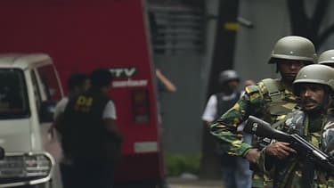 Des militaires patrouillent à Dacca, au Bangladesh, après l'assaut contre le restaurant où des personnes ont été prises en otage dans la soirée du vendredi 1er juillet. (Photo d'illustration)