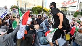 Des manifestants anti-Trump attaquent ses supporters, le 2 juin, à la sortie d'un meeting du candidat à San José, en Californie. 