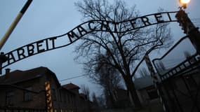 Le portail d'entrée du camp de concentration et d'extermination Auschwitz