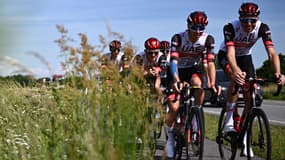 L'équipe UAE-Emirates à l'entraînement avant le Tour de France 2022