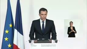 Olivier Véran face à la presse. 