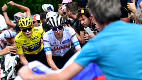 Tadej Pogacar et Jonas Vingegaard dans la montée du col de Joux-Plane, le 15 juillet 2023.