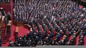 Les parlementaires réunis en Congrès chantent la Marseillaise