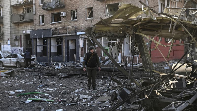 Les décombres d'un bâtiment détruit à Kiev lors d'un bombardement des forces russes le 14 mars 2022