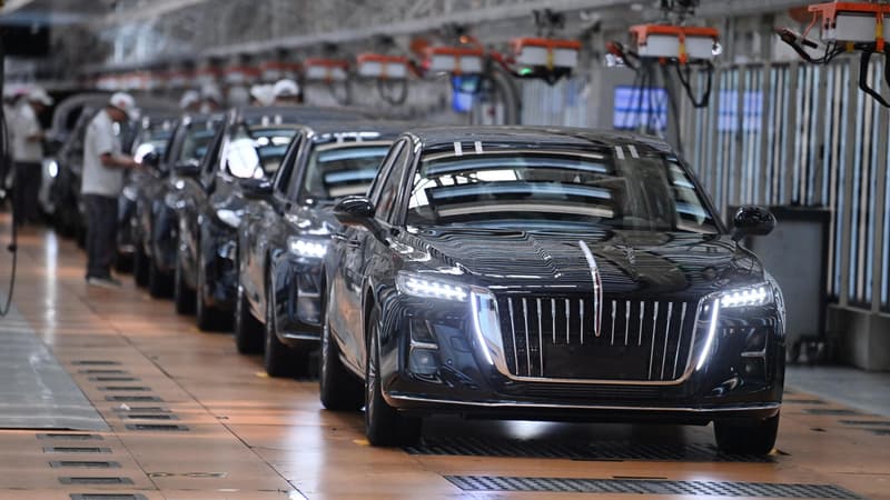 Des voitures de luxe chinoises fabriquées dans une usine Stellantis? Célèbre pour la limousine de Mao Zedong, le constructeur Hongqi pourrait assembler des véhicules dans une usine espagnole du groupe automobile