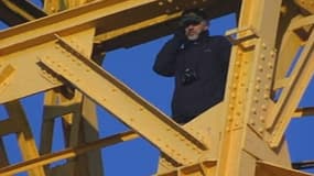 Père retranché en haut d’une grue à Nantes pour réclamer le droit de visite sur son fils le 18 février 2012.