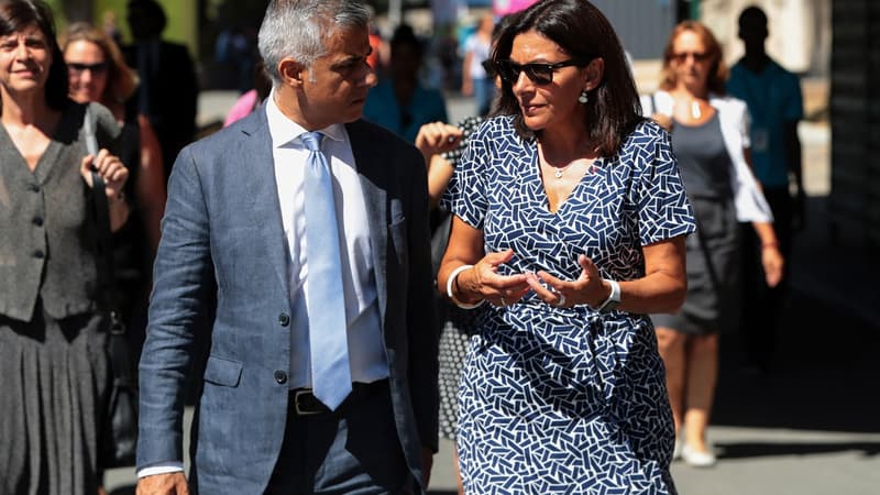 Sadiq Khan, maire de Londres et Anne Hidalgo, maire de Paris, dans la capitale française en août 2016. 