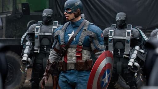 Captain America (et son bouclier) dans ses oeuvres au cinéma dans "Captain America:First Avenger".