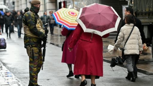 Un soldat belge dans une rue de Bruxelles, le 21 novembre 2015