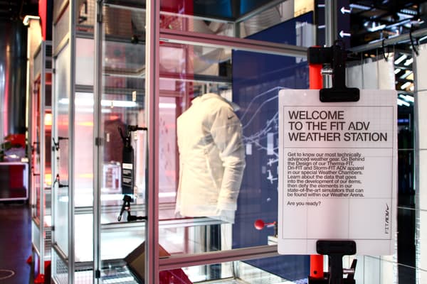 Découvrez la Weather Station, expérience immersive de la campagne Weatherized à la Nike House of Innovation. 