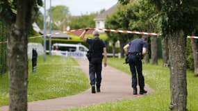 Des policiers à Magnanville, dans les Yvelines, mardi 14 juin, près de la maison où un couple de policiers a été tué