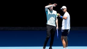 Andy Murray et Novak Djokovic à l'entraînement lors de l'Open d'Australie, le 11 janvier 2025 