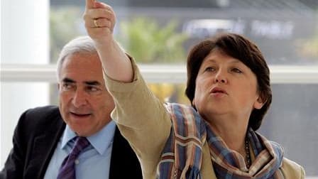 L'eurodéputé socialiste Vincent Peillon réfute toute divergence de fond entre Dominique Strauss-Kahn et Martine Aubry, candidat potentiel à la primaire du PS en vue de la présidentielle de 2012. /Photo d'archives/REUTERS/Régis Duvignau